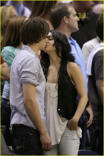 Vanessa & Zac (32) - Vanessa and Zac