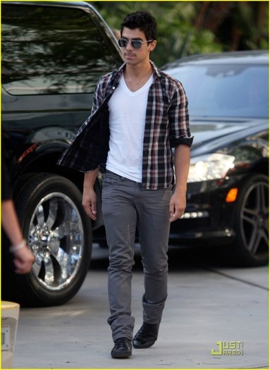 Joe (77) - Joe Jonas