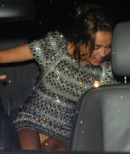 miley-cyrus-upskirt-car