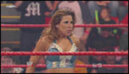 2076778_image054 - 6 divas battle royal Beth Phoenix vs Mickie James