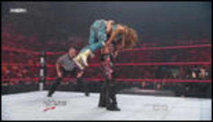 2076788_image059 - 6 divas battle royal Beth Phoenix vs Mickie James