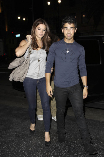 Joe+Jonas+Ashley+Greene+Joe+Jonas+Katsuya+NGsSjhYz8cvl