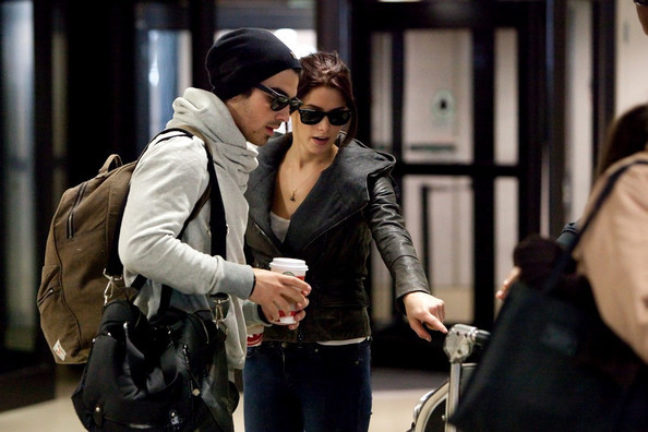 Joe+Jonas+Ashley+Greene+Joe+Jonas+LAX+ixvpy8kqMgkl