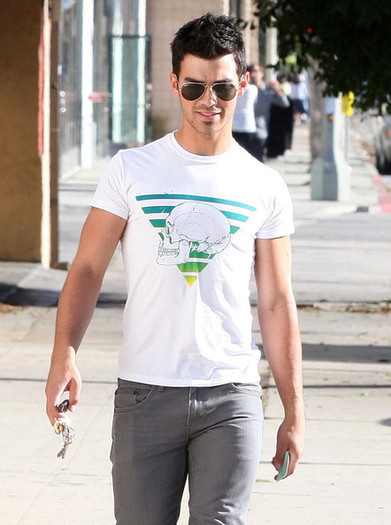 Joe+Jonas+Joe+Jonas+Out+Shopping+Hollywood+4bvoSTvyiNgl