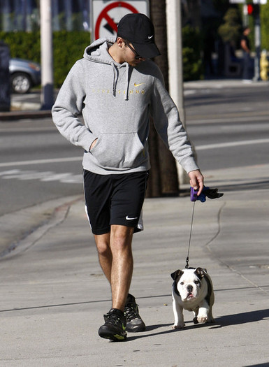 Joe+Jonas+Joe+Jonas+Walking+Dog+West+Hollywood+C62_OvVyCKJl