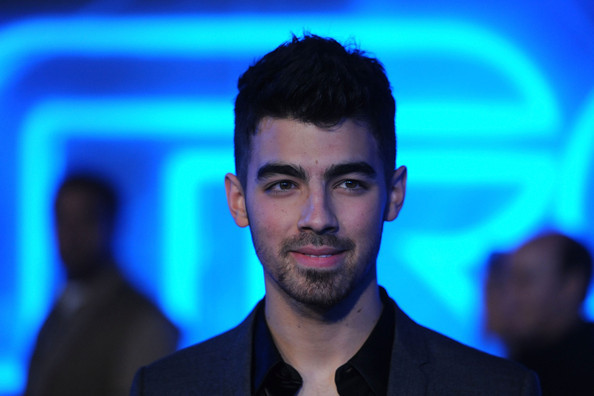 Joe+Jonas+Premiere+Walt+Disney+TRON+Legacy+Qzu8ccRRiOZl