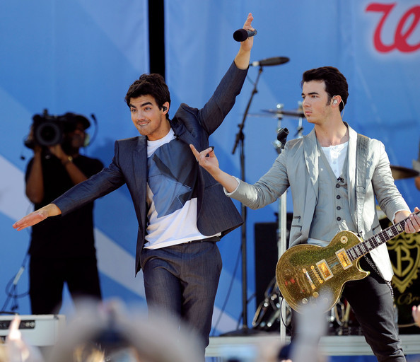 Jonas+Brothers+Demi+Lovato+Perform+ABC+Good+6C1ByieVeIZl