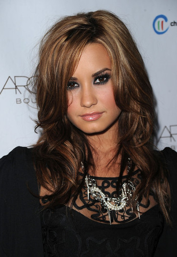 Demi+Lovato+ARCADE+Boutiques+Autumn+Party+UUJrWsX3w31l