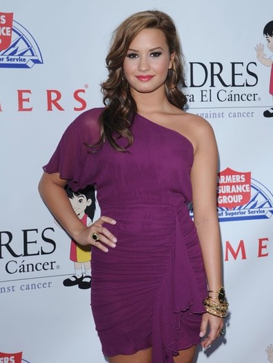 Demi+Lovato+PADRES+Contra+El+Cancer+EvwHc5-uNntl