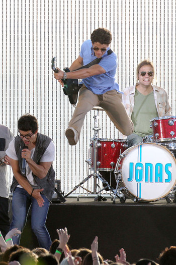 Nick+Joe+Kevin+Jonas+film+concert+Los+Angeles+cjNsK5aoFC-l