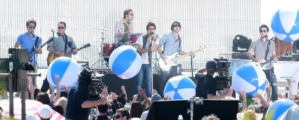 Jonas+Brothers+Rockin+Out+Set+Jonas+L+3El4eYG1JB_l