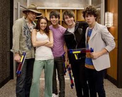 jonas brothers - poze miley cyrus si hannah montanna