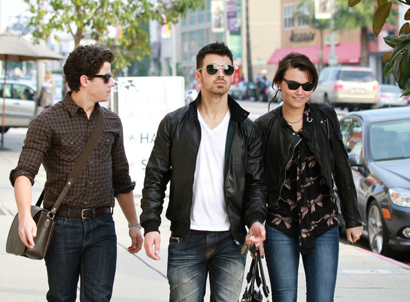 Joe+Jonas+Joe+Nick+Jonas+Lunch+Samantha+Barks+SLZVx_SIhn-l