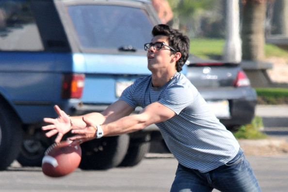 Jonas+Brothers+play+game+football+Santa+Monica+uytQzOIFWHol