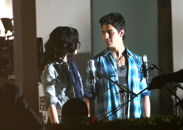 Joe+Jonas+Demi+Lovato+make+sweet+music+JUsy2gEGxtOl