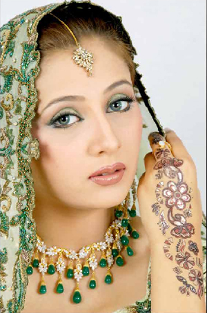 PAKISTANI-BRIDE-MAKEUP - Podoabe indiene2