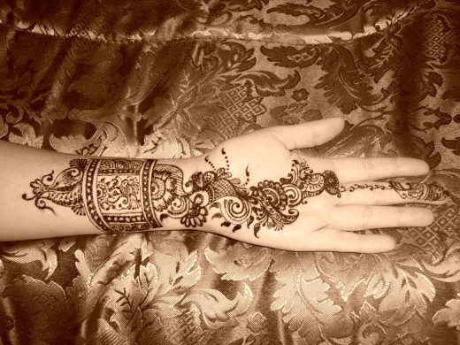 Simple-Mehndi-Designs-For-Hands-520x390 - Henna1