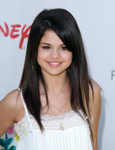 Selena-Gomez-308069,193010