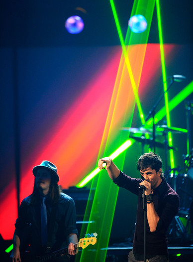 Enrique+Iglesias+2010+American+Music+Awards+A-yxF9UlziAl