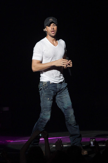 Enrique+Iglesias+KIIS+FM+Jingle+Ball+2010+j0KoewfkQ8Vl