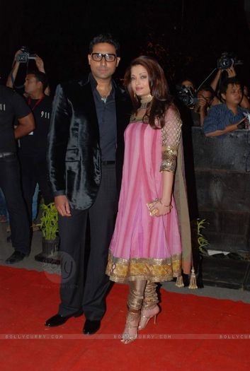 83030-celebrity-couple-aishwarya-rai-and-abhishek-bachchan-attending-e
