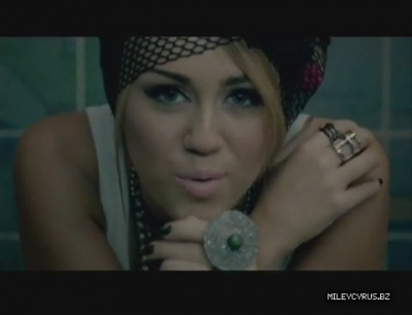 normal_000000000030 - x For Miley s fans