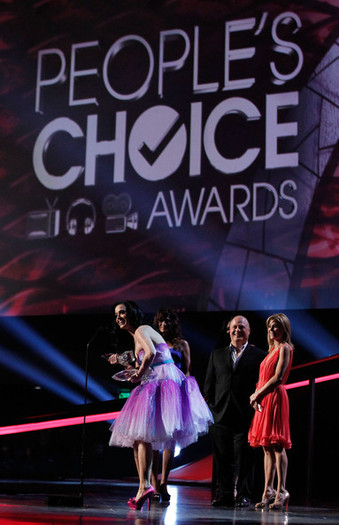 Katy+Perry+2011+People+Choice+Awards+Show+hdrTNssNTOIl