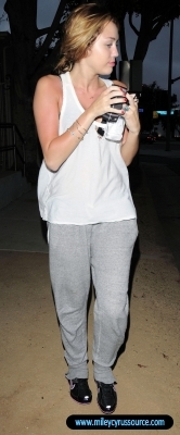 normal_91512_Preppie_Miley_Cyrus_leaving_a_gym_2_122_400lo