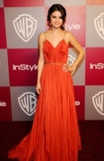 6 Januar - Warner Brothers And InStyle Golden Globe After Party (5) - toate pozele mele cu selena gomezz