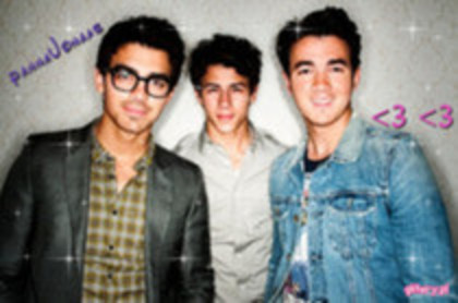 29770151_PQZMOXOTG - Jonas Brother