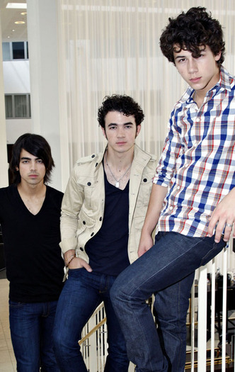 Jonas Brothers (35) - Jonas Brothers