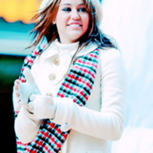 28015052_EMNZQOMUB - Miley Cyrus