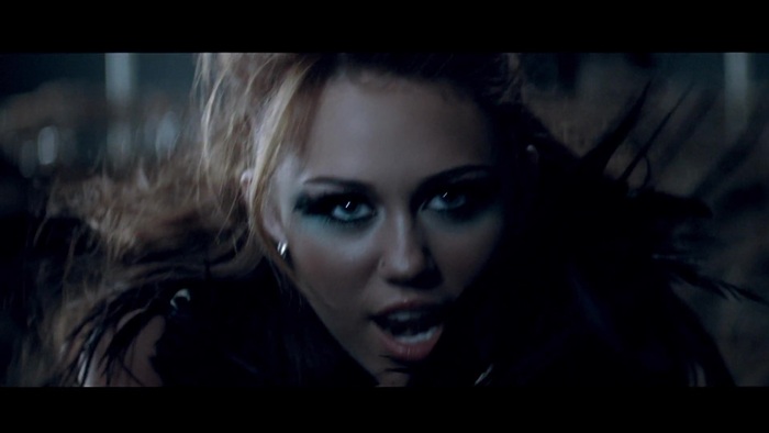 Miley Cyrus - Can\'t Be Tamed 0450 - MilUuU CBT