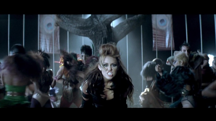 Miley Cyrus - Can\'t Be Tamed 0462