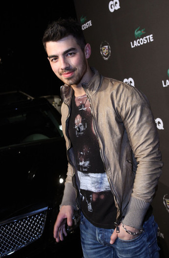 Joe+Jonas+GQ+XLV+Super+Bowl+Party+Red+Carpet+7HWE-AO0st0l