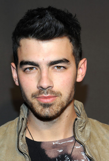 Joe+Jonas+GQ+XLV+Super+Bowl+Party+Red+Carpet+-bT7vOZuk6Vl