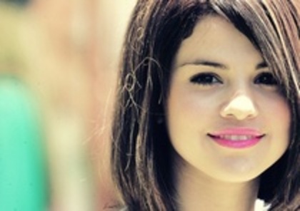 30822391_GHTCLEHJV - selena gomez