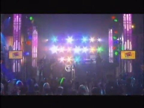 bscap0193 - Avril Lavigne live What the hell at Dick Clarks New Year