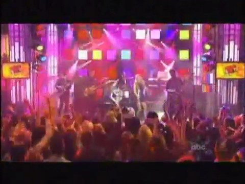 bscap0489 - Avril Lavigne live What the hell at Dick Clarks New Year