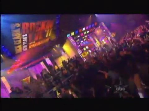 bscap0603 - Avril Lavigne live What the hell at Dick Clarks New Year