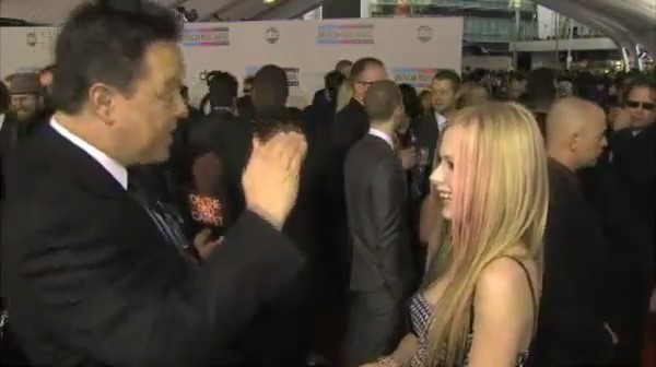 bscap0040 - Avril Lavigne Interview Red Carpet - American Music Awards - Captures by me