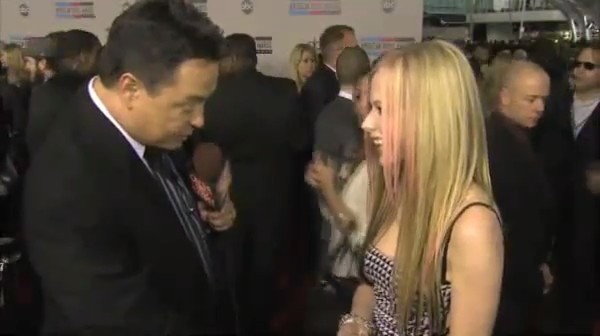 bscap0050 - Avril Lavigne Interview Red Carpet - American Music Awards - Captures by me