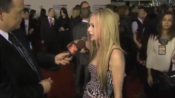 bscap0141 - Avril Lavigne Interview Red Carpet - American Music Awards - Captures by me