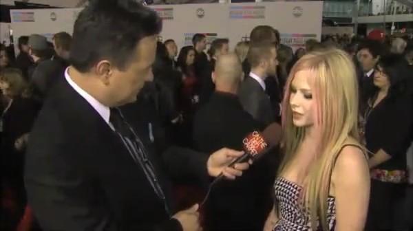 bscap0240 - Avril Lavigne Interview Red Carpet - American Music Awards - Captures by me