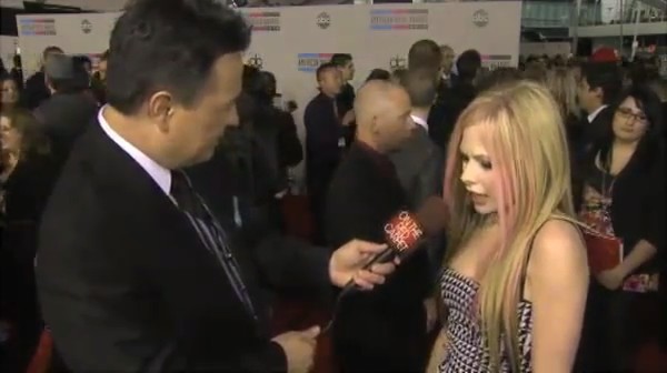 bscap0246 - Avril Lavigne Interview Red Carpet - American Music Awards - Captures by me