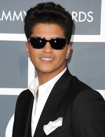 Bruno+Mars+53rd+Annual+GRAMMY+Awards+Arrivals+YMiOffqtvvfl