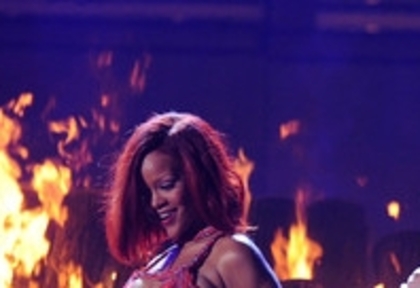 Rihanna+53rd+Annual+GRAMMY+Awards+Show+NvvSZMQtV06l_002