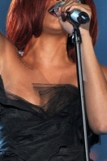 Rihanna+53rd+Annual+GRAMMY+Awards+Show+yoP4W3ogmoIl_005