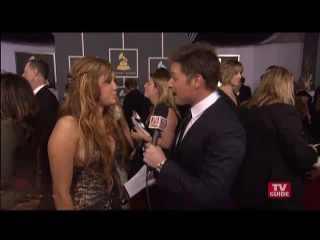 Grammys 2011- Miley Cyrus 054 - 0-0Grammys 2011