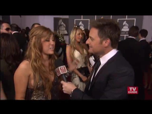 Grammys 2011- Miley Cyrus 098